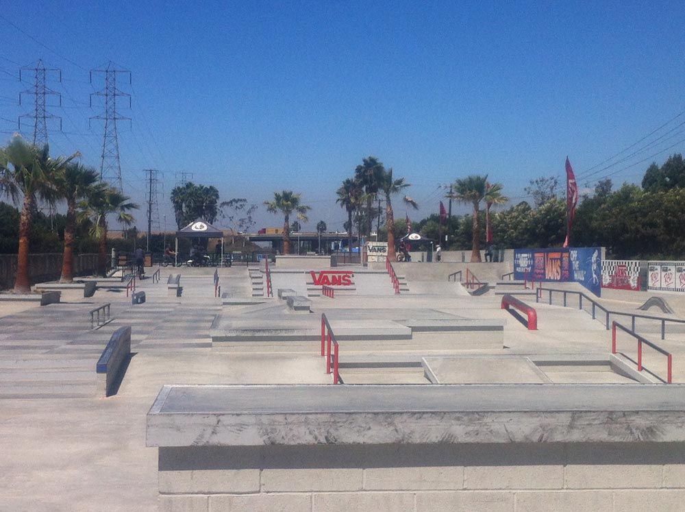 kaste støv i øjnene justere ejer Vans Skatepark Huntington Beach