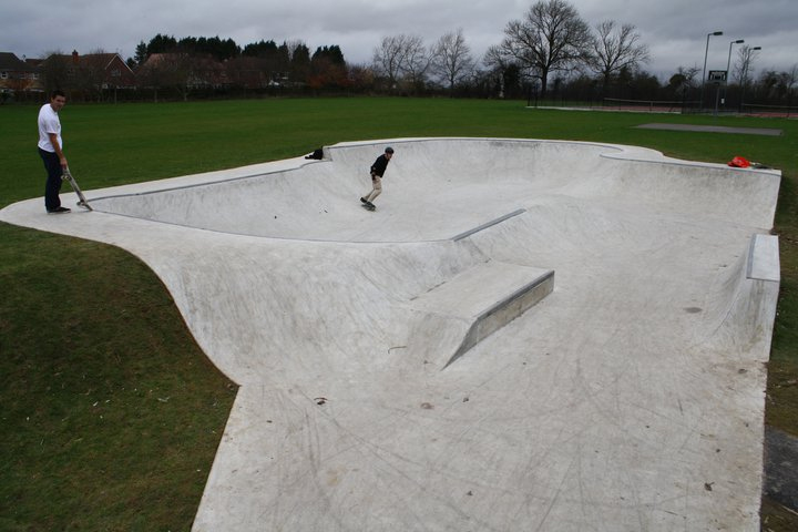 Eaton Bray Skate Park 