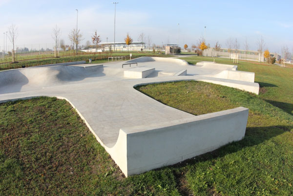 Hallbergmoos Skate Park 