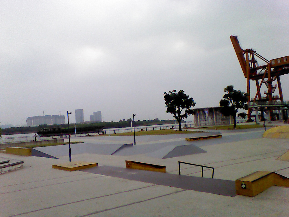 Middle Longhua Road Skatepark